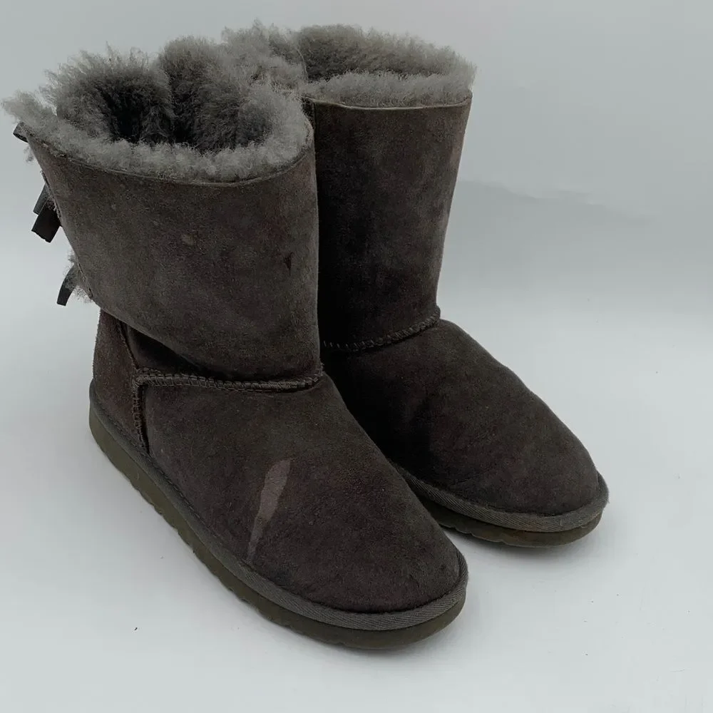 UGG Bailey Bow/Double Bow in grey big girl size 4